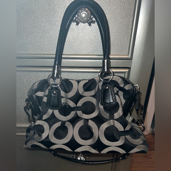 Women Coach Shoulder Bag - Picture 3 of 10
